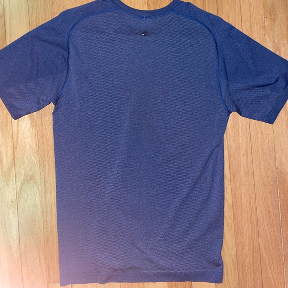 Lululemon t shirt - Picture 2 of 3